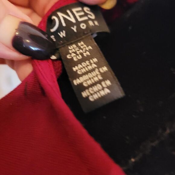 JONES NY BURGUNDY TOP W/ CHIFFON FLOUNCE - Picture 5 of 8